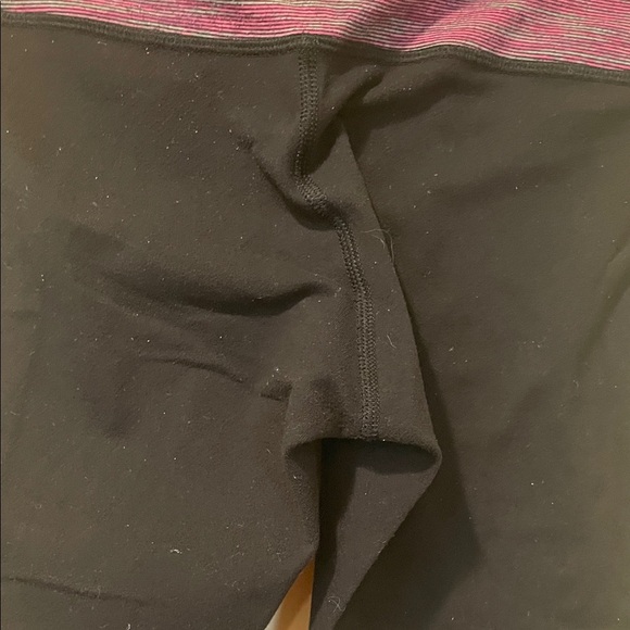 Womens Lululemon Athletica Crop Capris Leggings Black with Pink Waistband - Picture 4 of 8